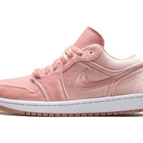 SOLD- JORDAN WMNS AIR JORDAN 1 LOW SE"Pink Velvet" - Picture 2 of 12